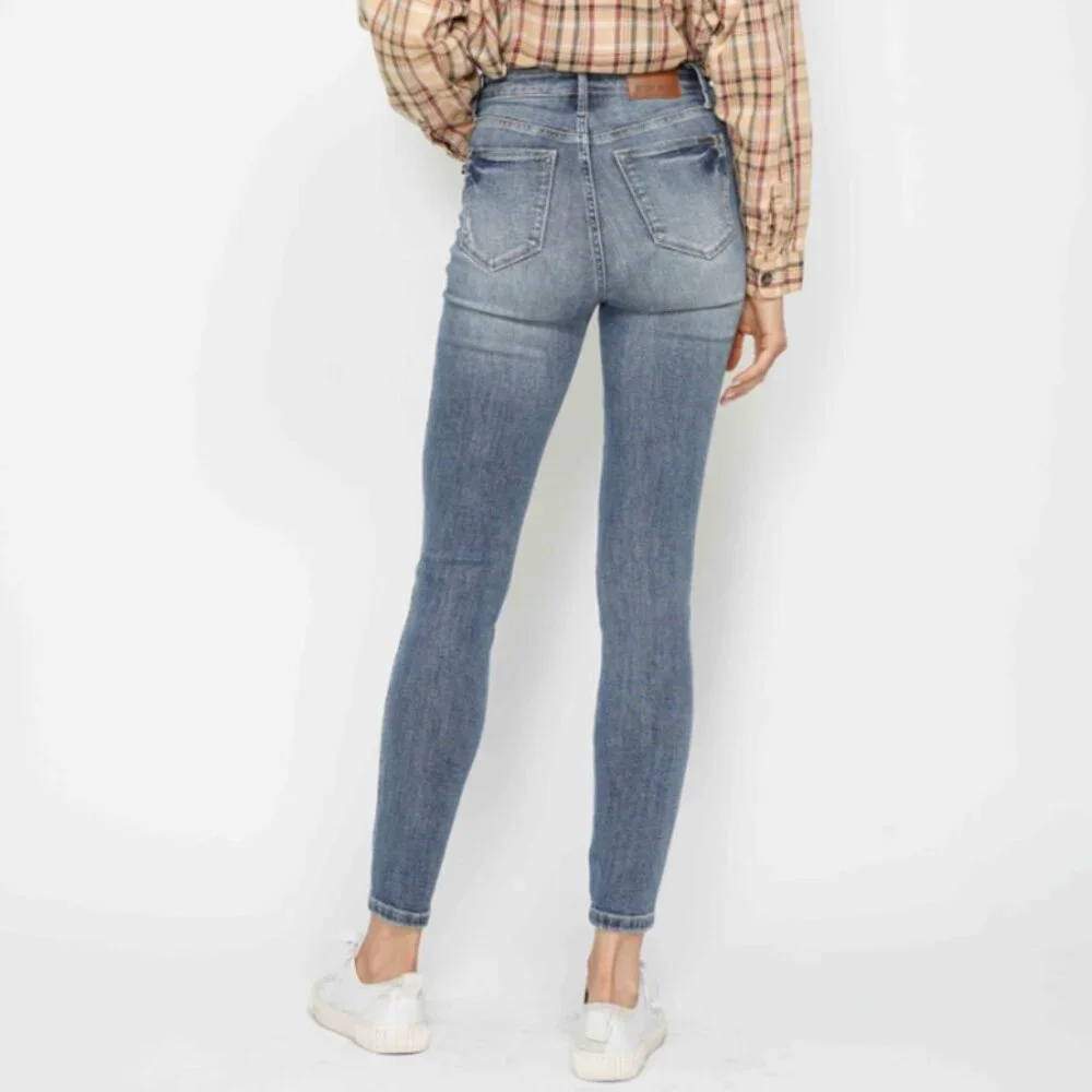 Judy Blue Light Blue High-Rise Skinny Jeans